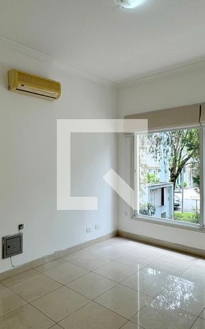Casa de condomínio para alugar com 700m², 5 quartos e 5 vagasEscritório