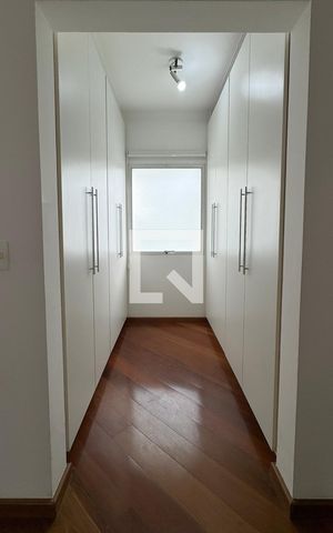Casa de condomínio para alugar com 700m², 5 quartos e 5 vagasCloset da suíte 2