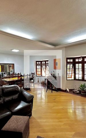 Casa à venda com 290m², 4 quartos e 2 vagas Casa à venda com 290m², 4 quartos e 2 vagasSala