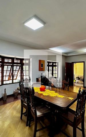 Casa à venda com 290m², 4 quartos e 2 vagas Casa à venda com 290m², 4 quartos e 2 vagasSala