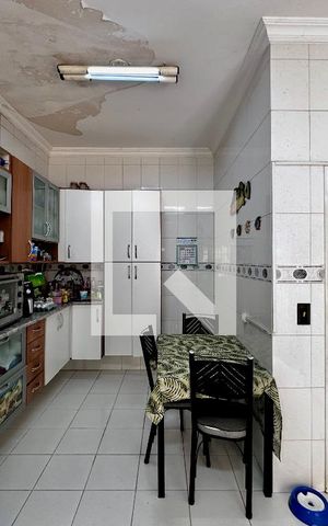 Casa à venda com 290m², 4 quartos e 2 vagas Casa à venda com 290m², 4 quartos e 2 vagasCozinha