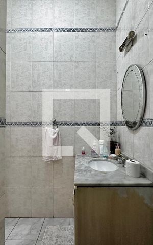 Casa à venda com 290m², 4 quartos e 2 vagas Casa à venda com 290m², 4 quartos e 2 vagasBanheiro Social