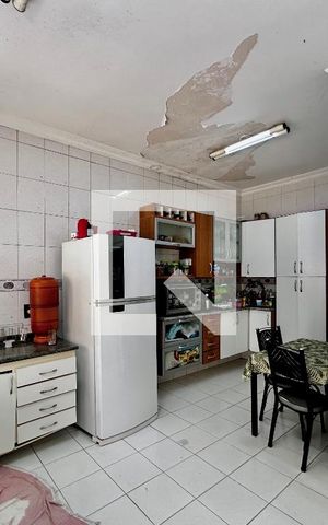 Casa à venda com 290m², 4 quartos e 2 vagas Casa à venda com 290m², 4 quartos e 2 vagasCozinha