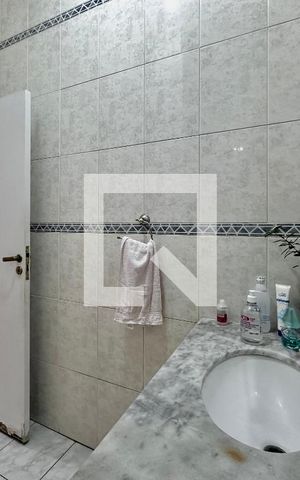 Casa à venda com 290m², 4 quartos e 2 vagas Casa à venda com 290m², 4 quartos e 2 vagasBanheiro Social