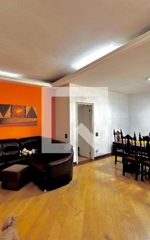 Casa à venda com 290m², 4 quartos e 2 vagas Casa à venda com 290m², 4 quartos e 2 vagasSala