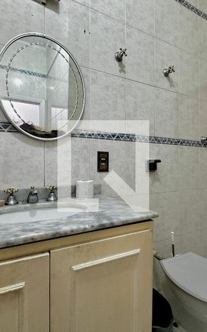 Casa à venda com 290m², 4 quartos e 2 vagas Casa à venda com 290m², 4 quartos e 2 vagasBanheiro Social