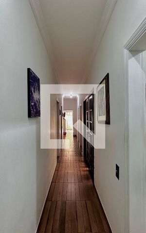 Casa à venda com 290m², 4 quartos e 2 vagas Casa à venda com 290m², 4 quartos e 2 vagasCorredor Quartos