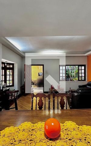 Casa à venda com 290m², 4 quartos e 2 vagas Casa à venda com 290m², 4 quartos e 2 vagasSala