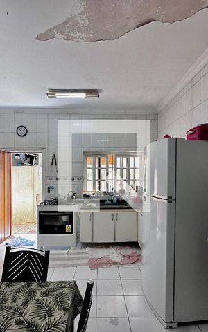 Casa à venda com 290m², 4 quartos e 2 vagas Casa à venda com 290m², 4 quartos e 2 vagasCozinha