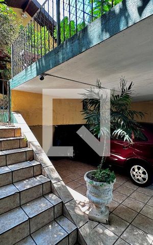 Casa à venda com 290m², 4 quartos e 2 vagas Casa à venda com 290m², 4 quartos e 2 vagasEntrada