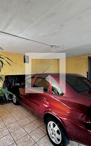 Casa à venda com 290m², 4 quartos e 2 vagas Casa à venda com 290m², 4 quartos e 2 vagasGaragem
