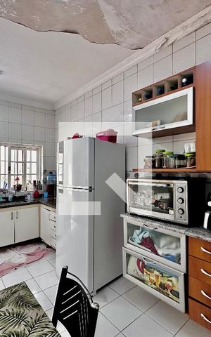 Casa à venda com 290m², 4 quartos e 2 vagas Casa à venda com 290m², 4 quartos e 2 vagasCozinha