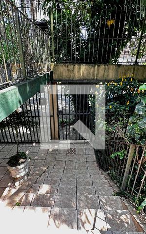Casa à venda com 290m², 4 quartos e 2 vagas Casa à venda com 290m², 4 quartos e 2 vagasEntrada