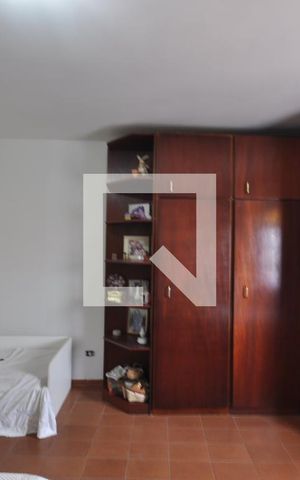 Casa à venda com 180m², 3 quartos e 2 vagasQuarto Suíte