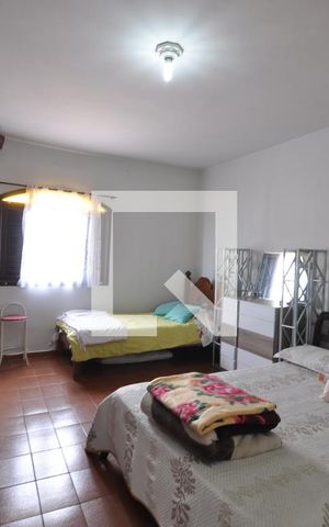Casa à venda com 180m², 3 quartos e 2 vagasQuarto Suíte