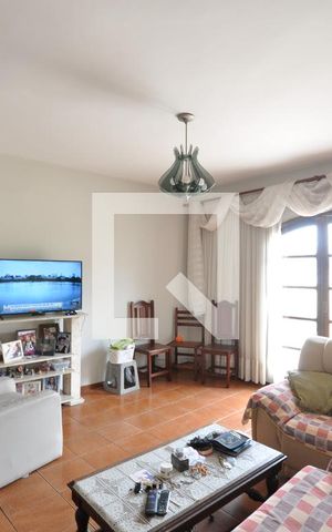 Casa à venda com 180m², 3 quartos e 2 vagasSala