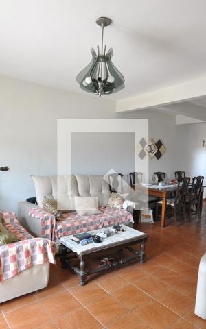 Casa à venda com 180m², 3 quartos e 2 vagasSala