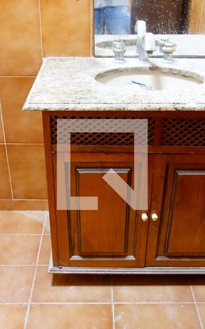 Casa para alugar com 200m², 3 quartos e 2 vagas Casa para alugar com 200m², 3 quartos e 2 vagasBanheiro