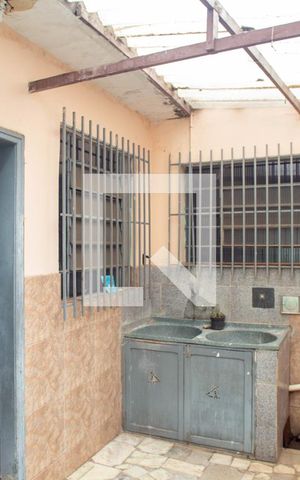 Casa à venda com 220m², 2 quartos e 2 vagas Casa à venda com 220m², 2 quartos e 2 vagasÁrea externa