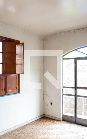 Casa à venda com 220m², 2 quartos e 2 vagas Casa à venda com 220m², 2 quartos e 2 vagasSala