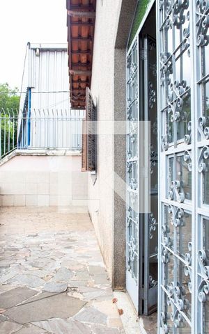 Casa à venda com 220m², 2 quartos e 2 vagas Casa à venda com 220m², 2 quartos e 2 vagasÁrea externa