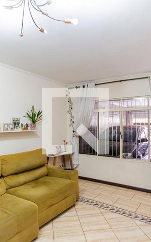Casa à venda com 129m², 4 quartos e 2 vagas Casa à venda com 129m², 4 quartos e 2 vagasSala