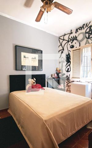Casa à venda com 200m², 6 quartos e 3 vagasQuarto 4