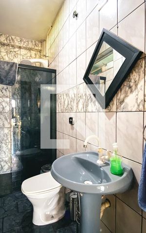 Casa à venda com 200m², 6 quartos e 3 vagasBanheiro 2