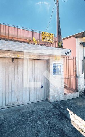 Casa à venda com 200m², 6 quartos e 3 vagasFachada