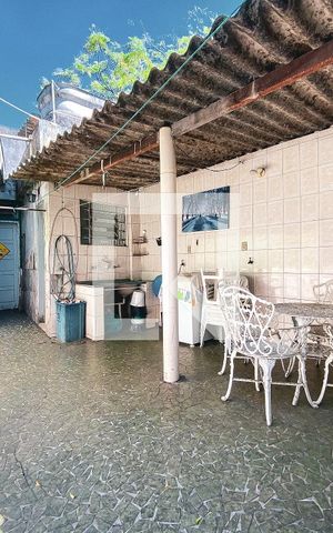 Casa à venda com 200m², 6 quartos e 3 vagasÁrea de Serviço