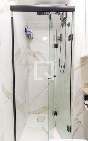Apartamento à venda com 32m², 2 quartos e 1 vaga Apartamento à venda com 32m², 2 quartos e 1 vagaBanheiro