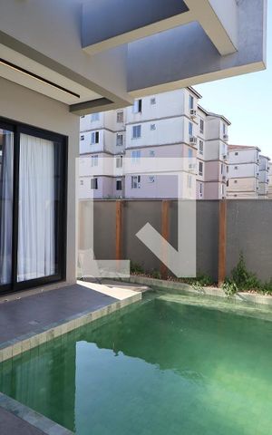 Casa de condomínio à venda com 232m², 4 quartos e 2 vagasÁrea externa