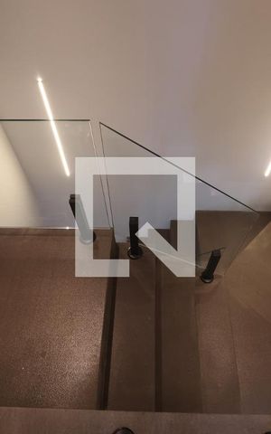Casa de condomínio à venda com 232m², 4 quartos e 2 vagasEscada