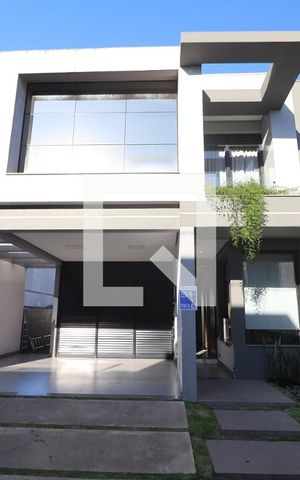 Casa de condomínio à venda com 232m², 4 quartos e 2 vagasFachada da casa