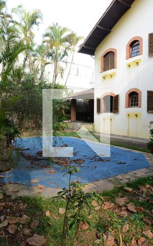 Casa para alugar com 600m², 5 quartos e 8 vagasQuintal