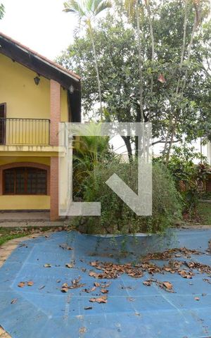 Casa para alugar com 600m², 5 quartos e 8 vagasVista da Suíte 1