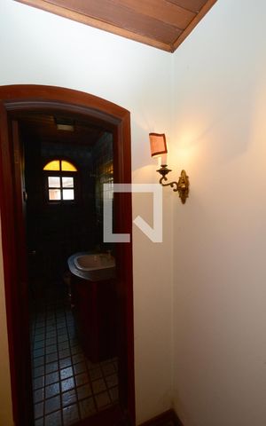 Casa para alugar com 600m², 5 quartos e 8 vagasLavabo