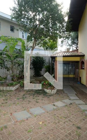 Casa para alugar com 600m², 5 quartos e 8 vagasQuintal