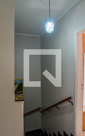 Casa à venda com 178m², 3 quartos e 4 vagas Casa à venda com 178m², 3 quartos e 4 vagasEscada