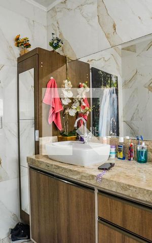 Casa à venda com 178m², 3 quartos e 4 vagas Casa à venda com 178m², 3 quartos e 4 vagasBanheiro