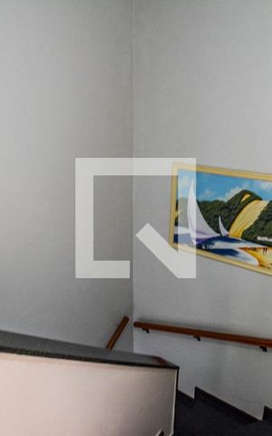 Casa à venda com 178m², 3 quartos e 4 vagas Casa à venda com 178m², 3 quartos e 4 vagasEscada