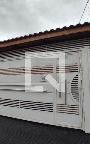 Casa à venda com 178m², 3 quartos e 4 vagas Casa à venda com 178m², 3 quartos e 4 vagasFachada