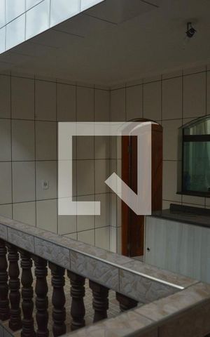 Casa para alugar com 240m², 4 quartos e 2 vagasEscada