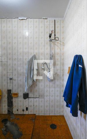 Casa à venda com 167m², 4 quartos e 4 vagasBanheiro 2