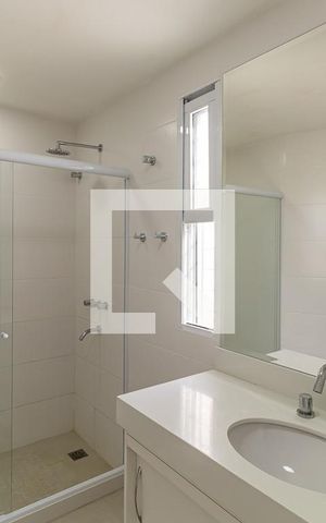 Casa de condomínio à venda com 290m², 4 quartos e 2 vagas Casa de condomínio à venda com 290m², 4 quartos e 2 vagasQuarto
