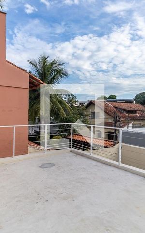 Casa de condomínio à venda com 290m², 4 quartos e 2 vagas Casa de condomínio à venda com 290m², 4 quartos e 2 vagasvaranda