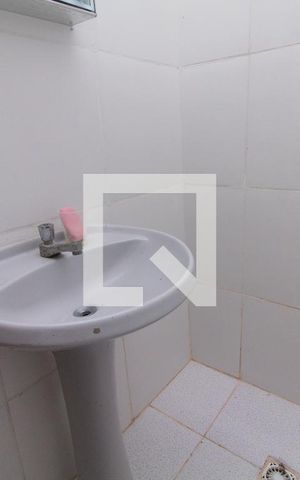 Casa para alugar com 52m², 2 quartos e sem vaga Casa para alugar com 52m², 2 quartos e sem vagaBanheiro 1