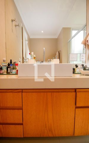 Apartamento para alugar com 278m², 4 quartos e 4 vagasBanheiro da Suíte