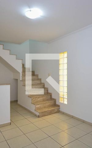 Casa à venda com 165m², 3 quartos e 2 vagas Casa à venda com 165m², 3 quartos e 2 vagasSala