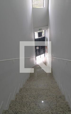 Apartamento para alugar com 30m², 1 quarto e sem vagaEscada/ entrada